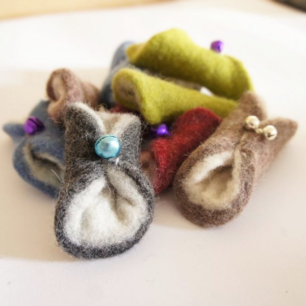 Jeu clochette en laine feutrée pour chat